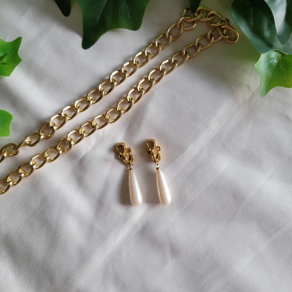 Pearl Drop Gold Swirl Earrings - Picture 3 of 6